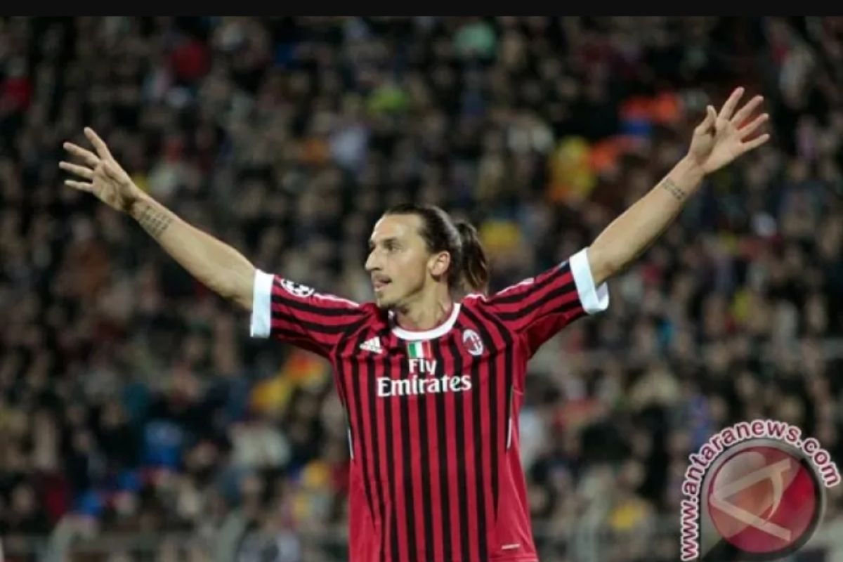 Zlatan Ibrahimovic kenakan nomor 21 di Milan