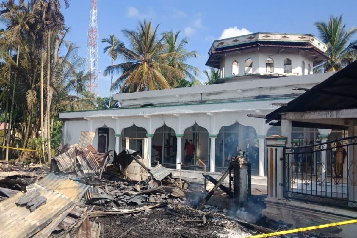 Sebuah masjid dan sejumlah ruko di Aceh Utara terbakar