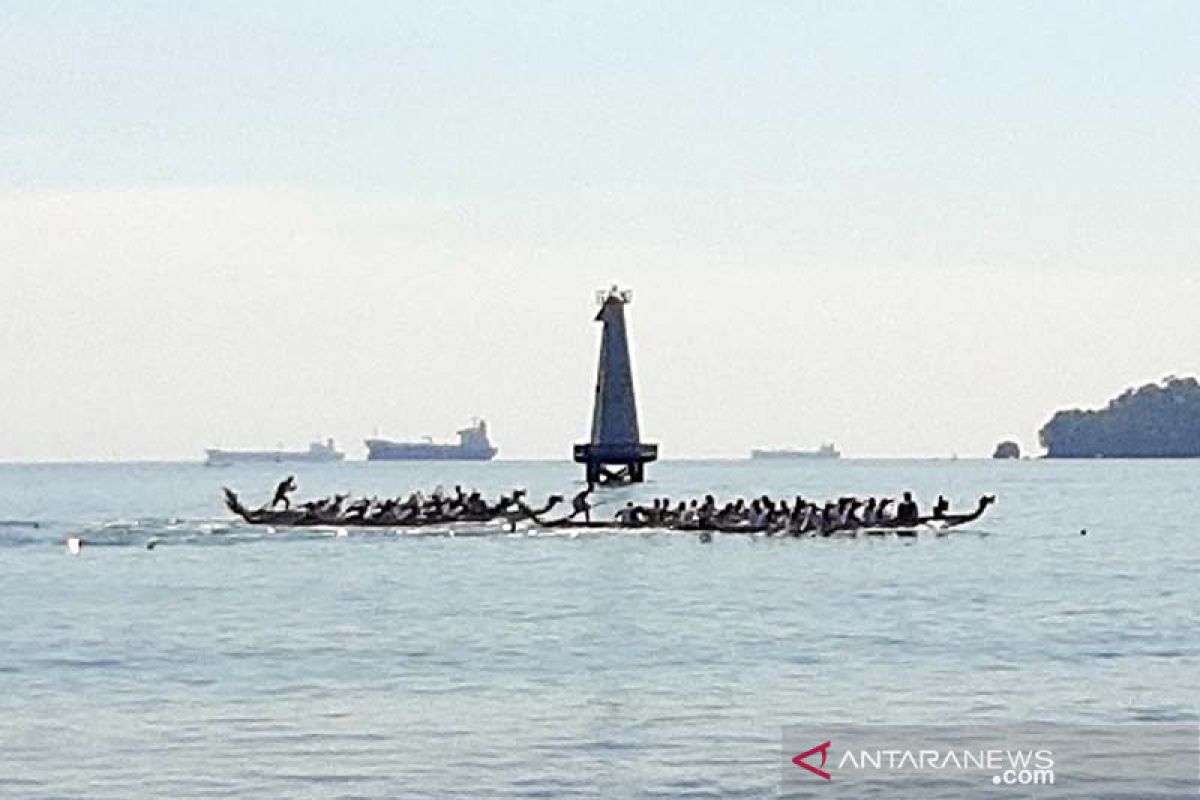 Pertamina Cilacap jaring  bibit atlet dayung melalui lomba perahu naga