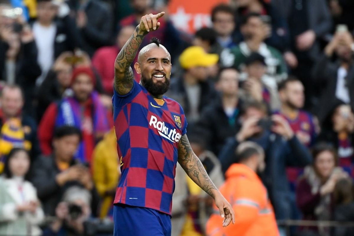 Arturo Vidal tuduh Barca tak bayar bonus