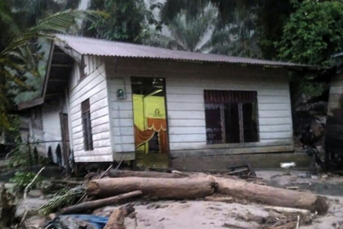 Banjir bandang landa Sibiru-biru Deli Serdang Sumut