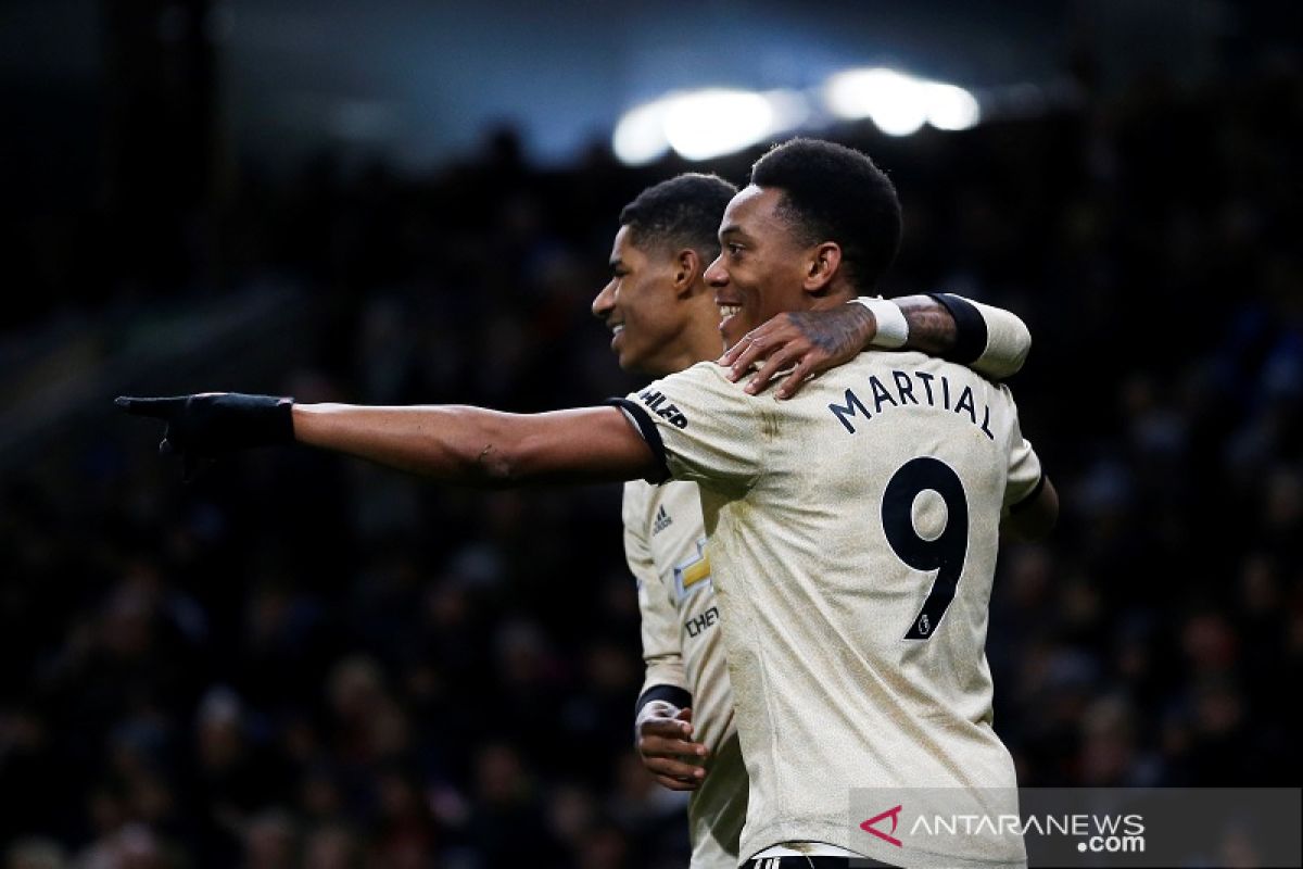 Liga Inggris: Martial dan Rashford antar MU tundukkan Burnley