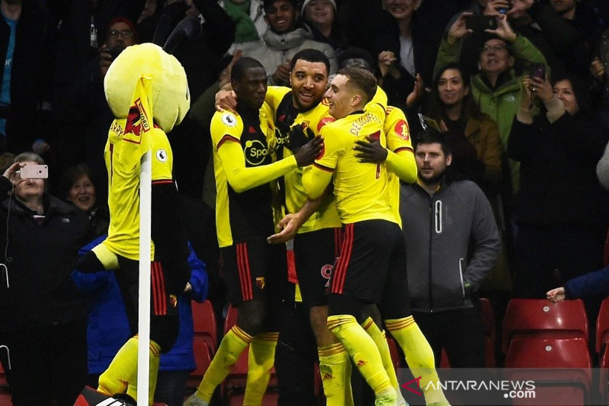 Watford lumat Aston Villa 3-0 dengan 10 pemain