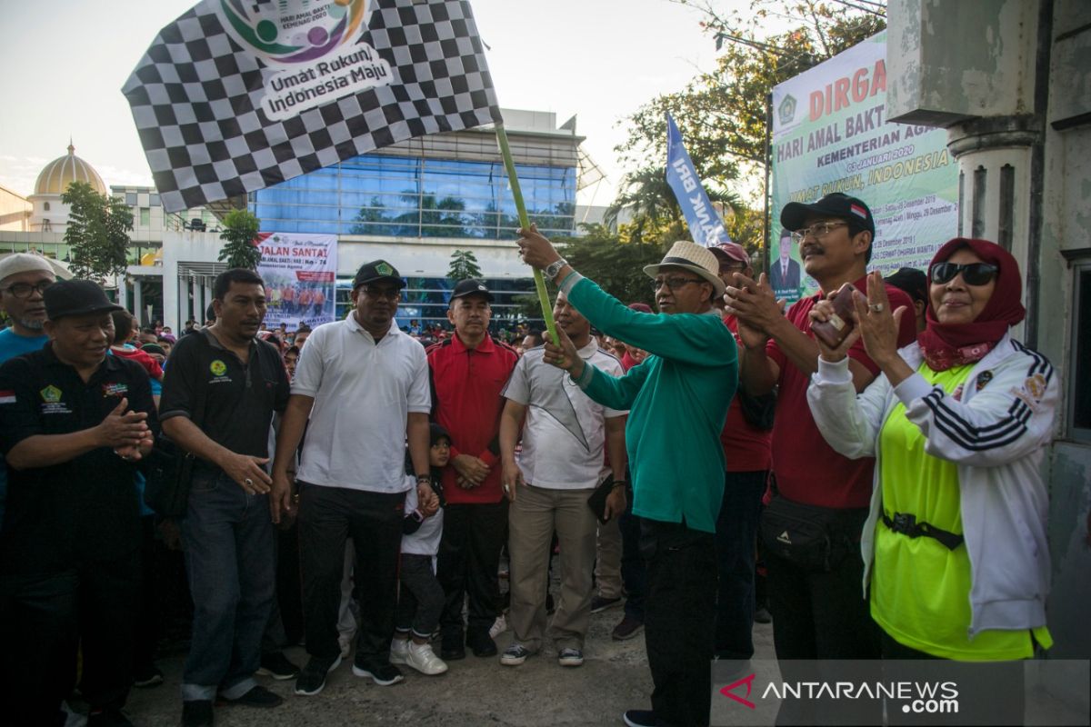 Ribuan warga perebutkan hadiah umrah di jalan santai HAB Kemenag Aceh