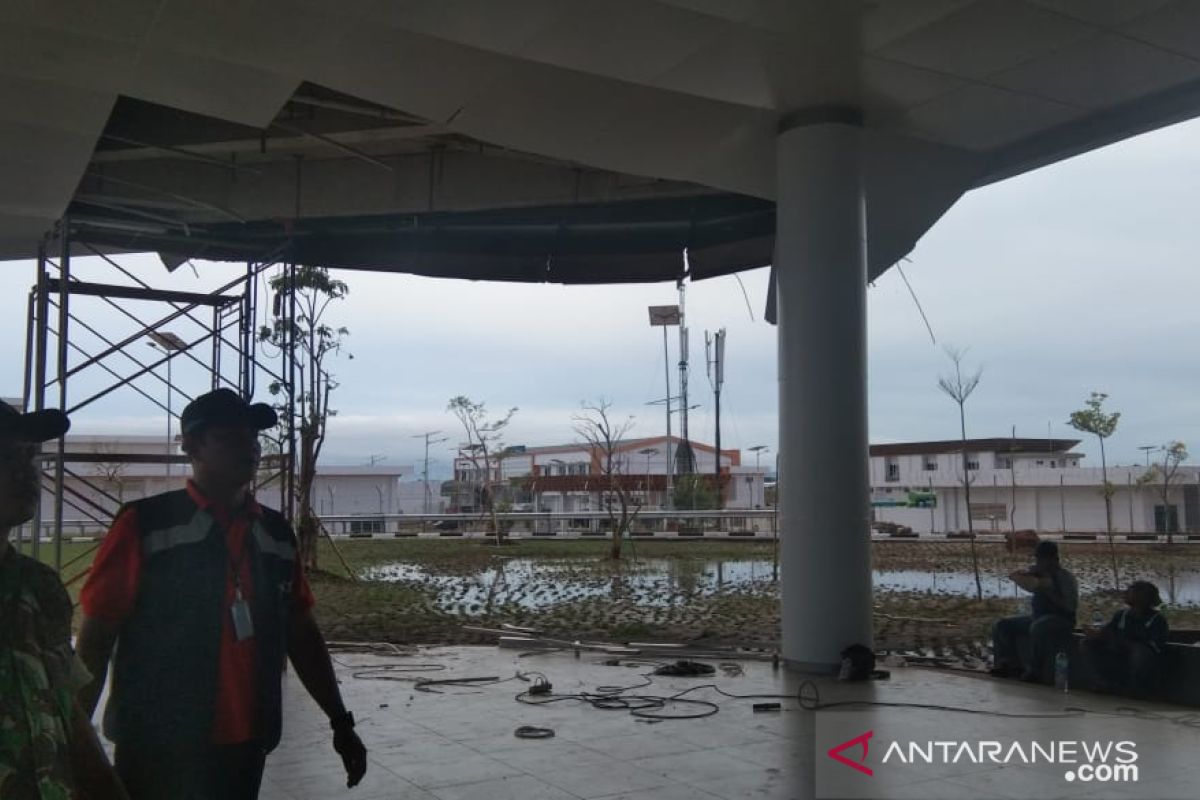 Plafon Bandara Syamsudin Noor rusak diterjang puting beliung