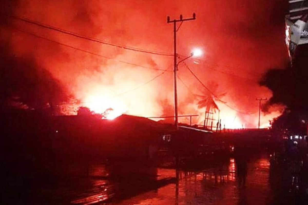 Lima rumah hangus terbakar, sepasang lansia tewas