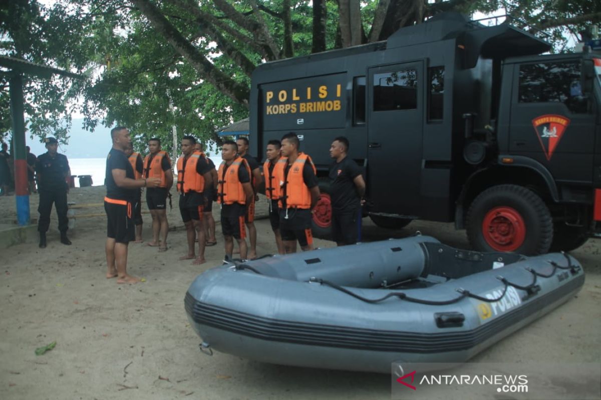 Tim sar Brimob Polda Maluku jaga objek wisata bahari