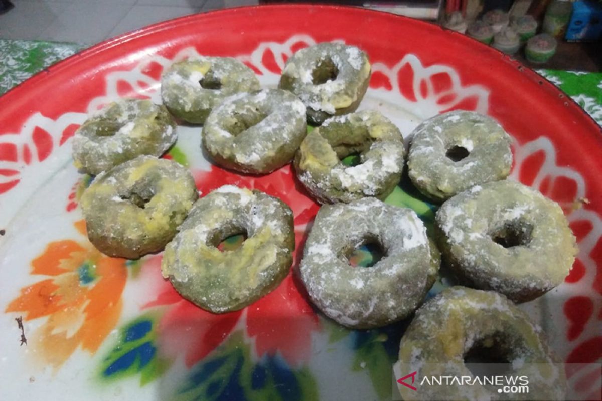 Petani sayur di Bengkulu olah bayam jadi donat