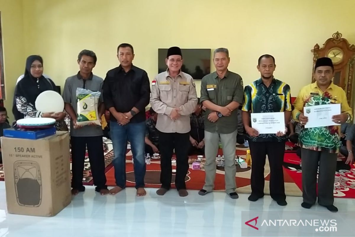 Kotabaru serahkan bantuan bagi masyarakat Pulau Laut Utara