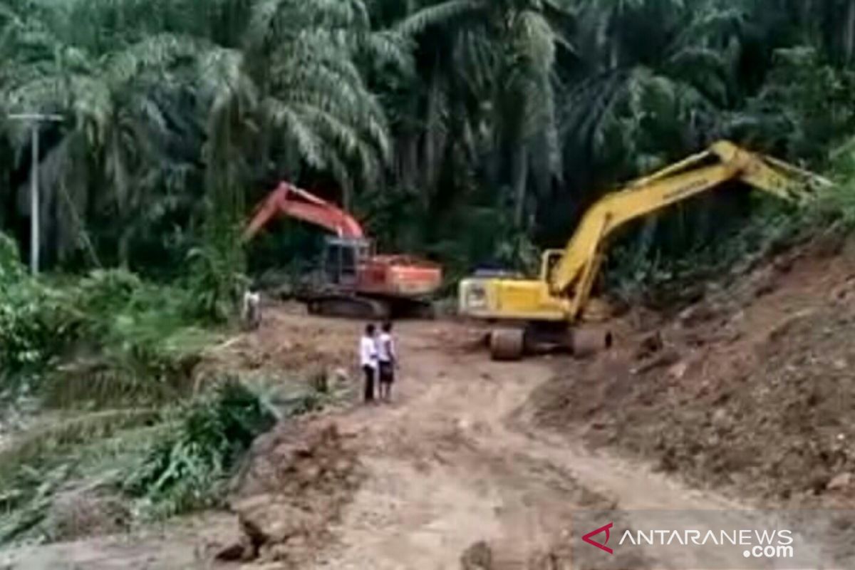 Gerak cepat, jalan rusak akibat banjir bandang sudah bisa dilalui