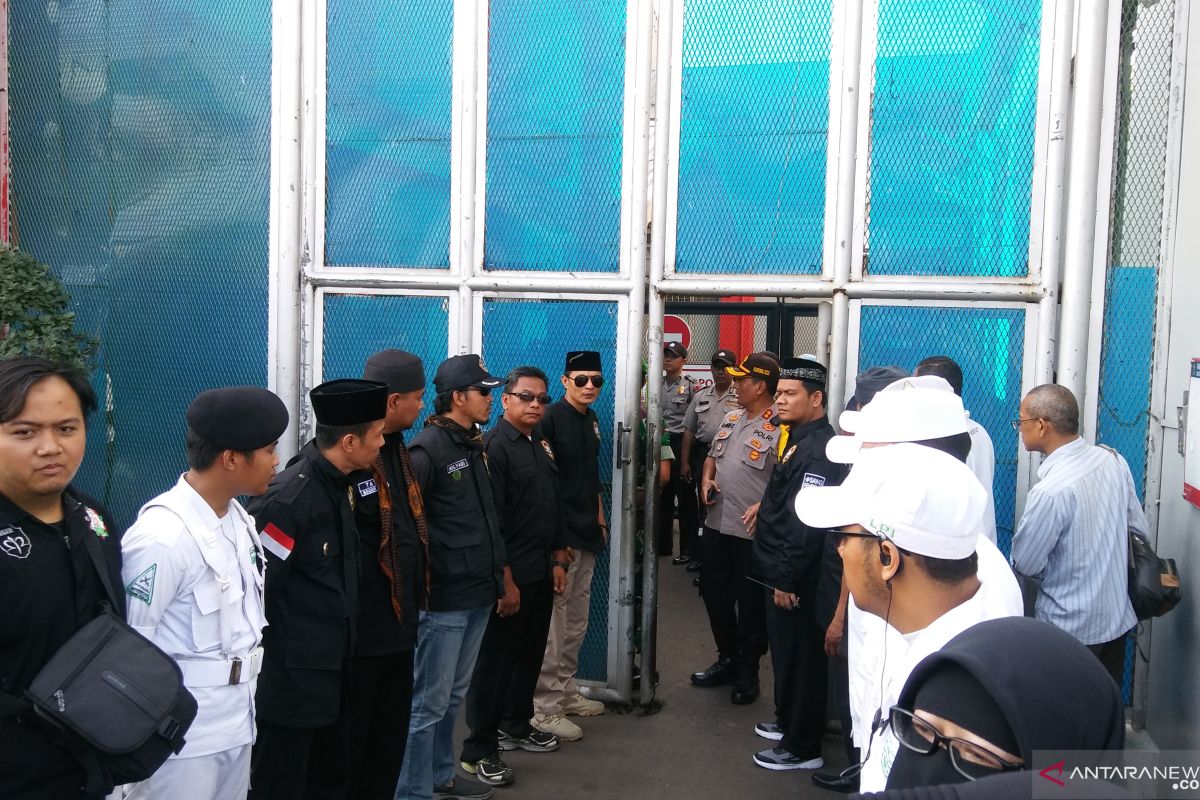 Ahmad Dhani bebas, Mulan Jameela langsung jemput di Rutan Cipinang