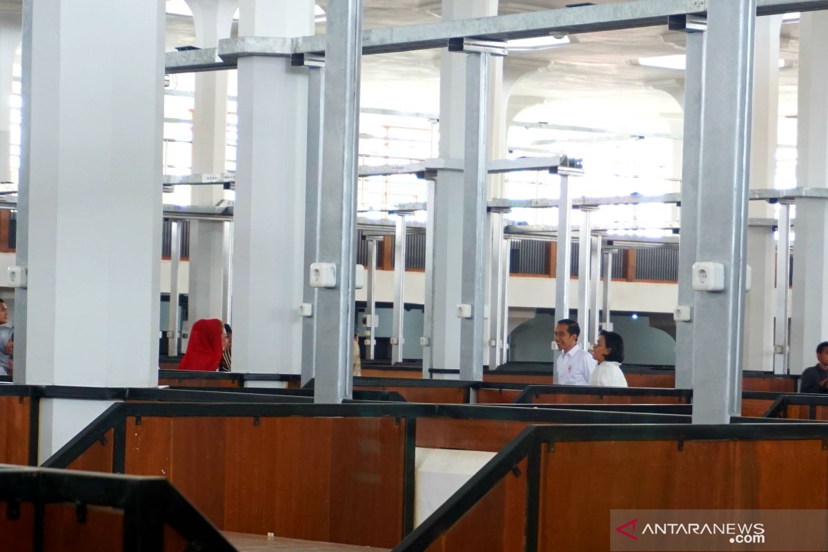 Jokowi ke Pasar Djohar tinjau progres pembangunan