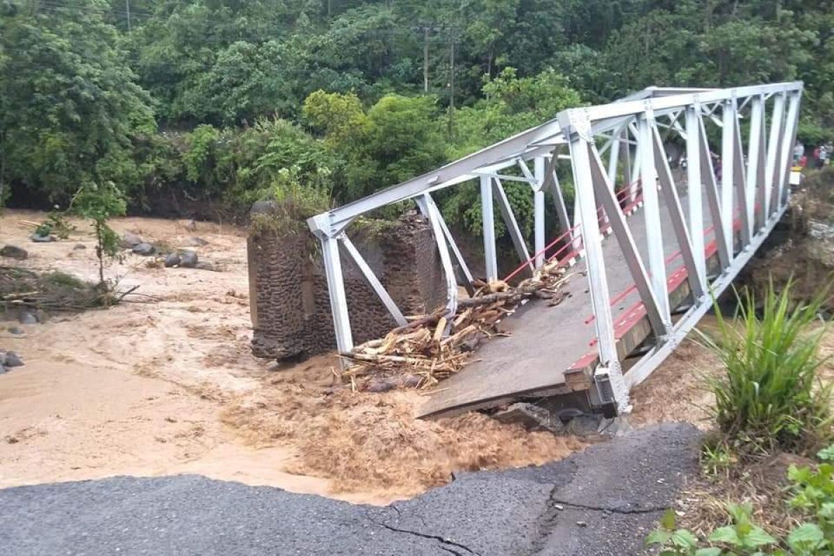 Pemprov Sumsel pasang jembatan darurat atasi jembatan putus di Lahat