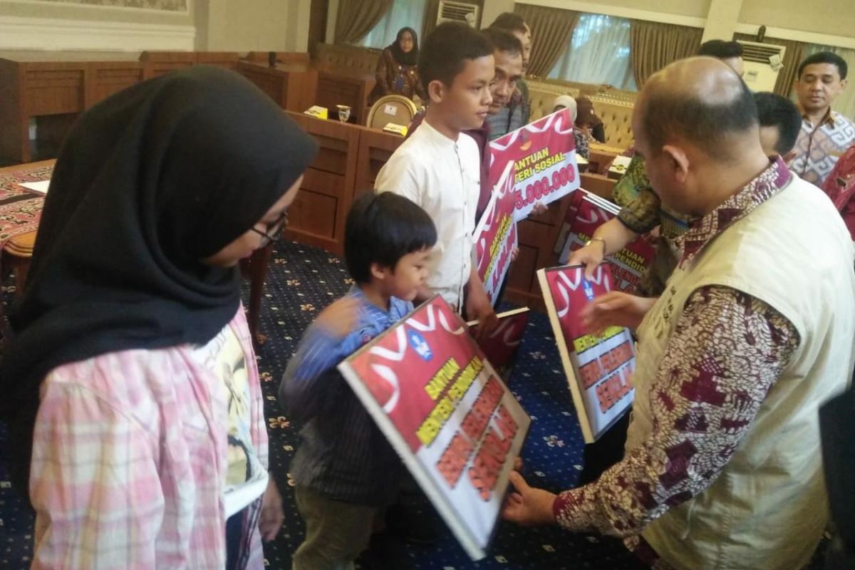 Warga Talangsari pertanyakan penyaluran bantuan 400 paket alat tulis