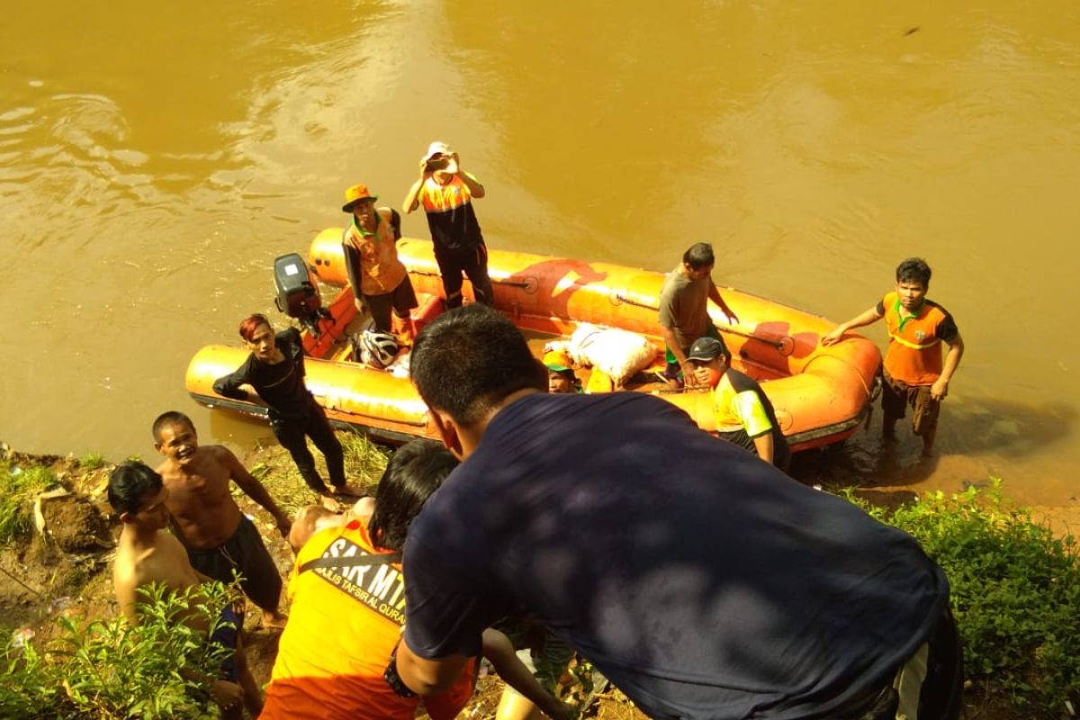 Bocah hanyut di Sungai Ciliwung ditemukan meninggal dunia