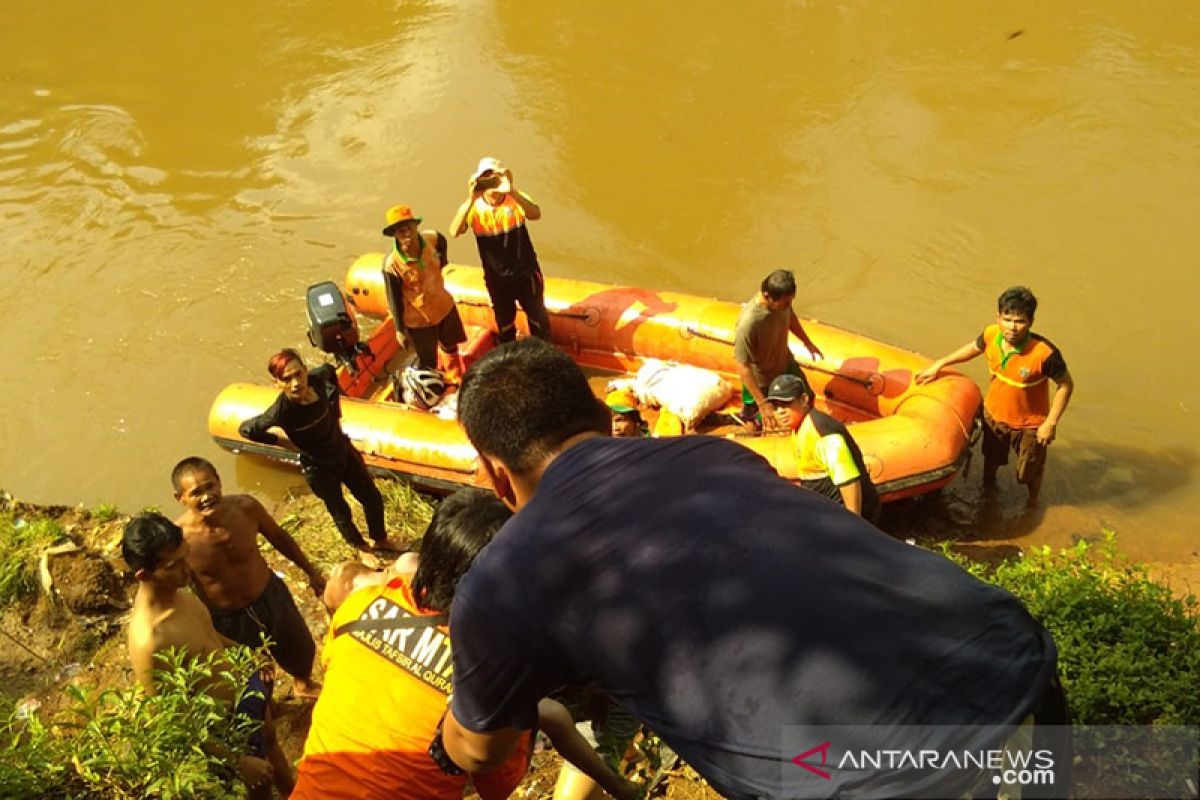 Bocah yang hanyut di Sungai Ciliwung ditemukan meninggal dunia