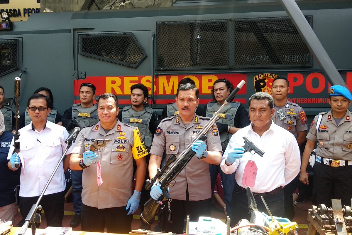 Polda Lampung tangkap pembuat senjata rakitan