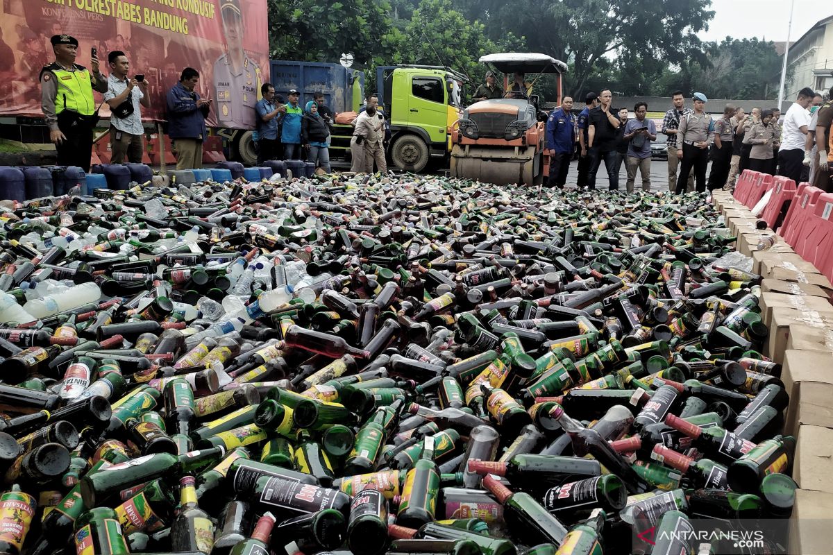 Polrestabes Bandung musnahkan 18.984 botol miras