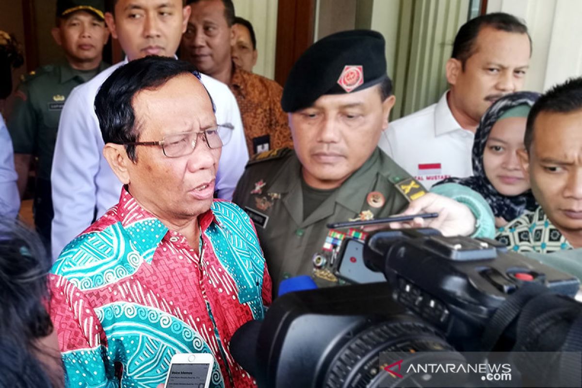 Soal intrusi kapal asing di Natuna, Mahfud MD: Tunggu perkembangannya