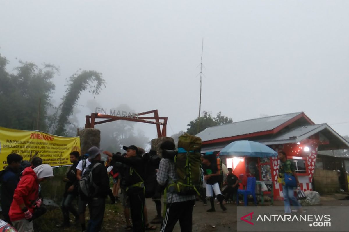 640 orang daki Gunung Marapi jelang pergantian tahun