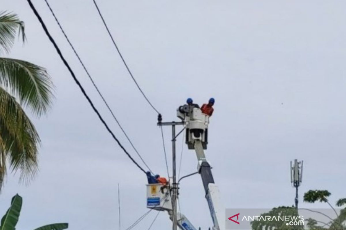 Angin kencang mengganggu suplai listrik PLN Kalselteng