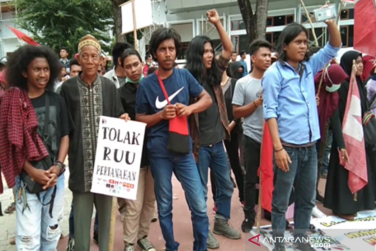 Kaledioskop -  RUU Pertanahan mengukir duka menyisakan nama