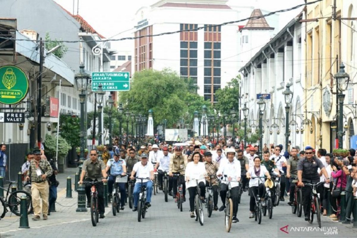 Presiden Joko Widodo bersepeda sambangi Kota Lama Semarang