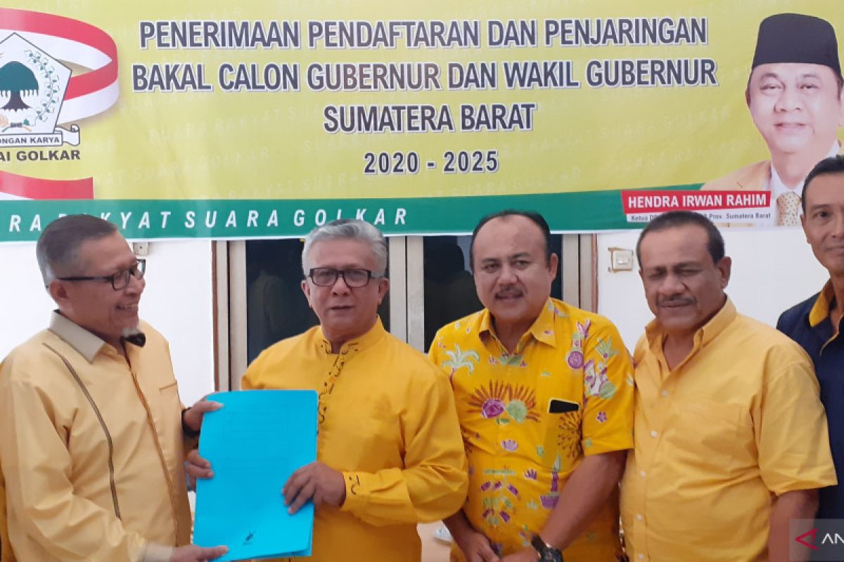 Mantan Bupati Solok Syamsu Rahim mendaftar ke Golkar maju sebagai calon Wagub Sumbar