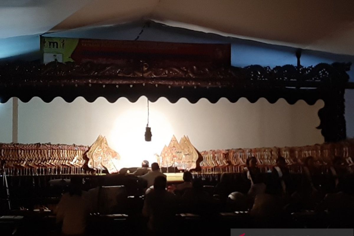 Wayang kulit ramaikan malam tahun baru di TMII