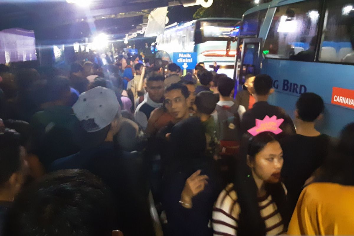 Pengunjung Ancol keluhkan waktu jemput bus menjelang pergantian tahun
