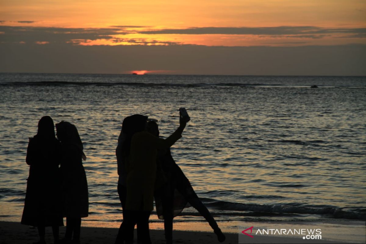 Menikmati sunset terakhir 2019 di ujung barat Indonesia