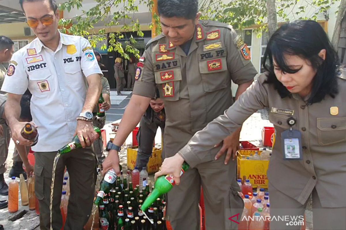 Satpol PP musnahkan 575 botol barang bukti minuman keras