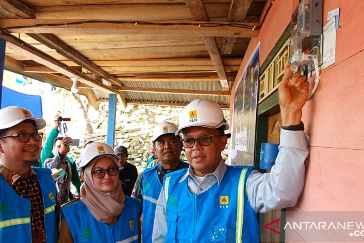 PLN  alirkan listrik di enam desa Kabupaten Luwu Utara