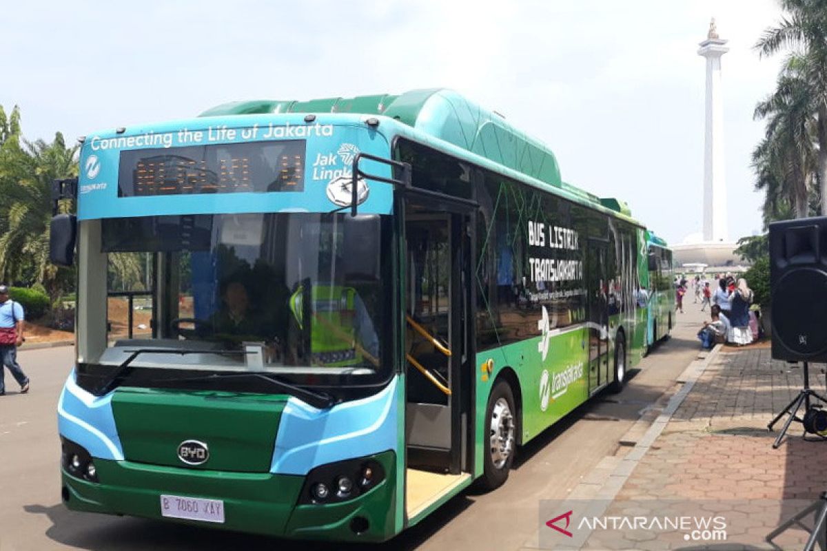 TransJakarta reopens tour bus routes for Eid