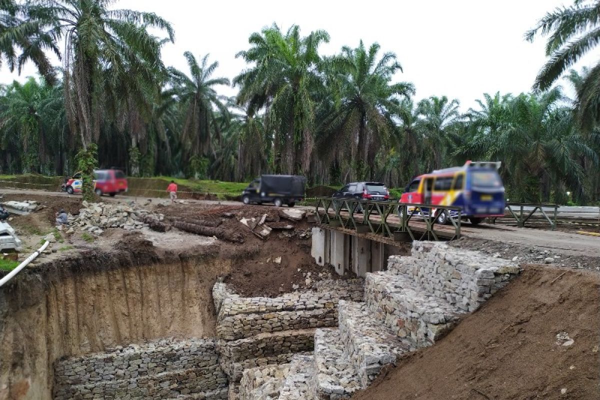 Jembatan bailey Tanah Jawa rampung dirakit