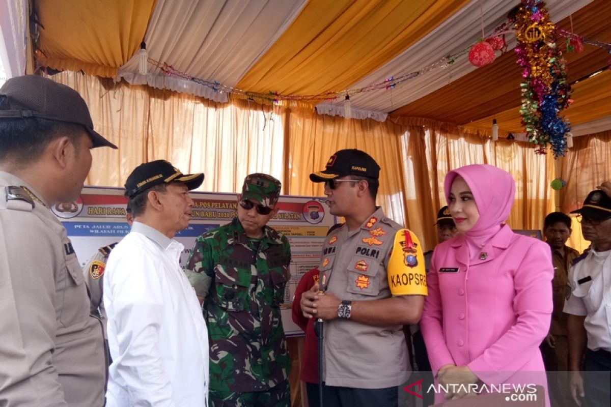 Bupati Tapanuli Selatan tinjau Pos Pelayanan Nataru