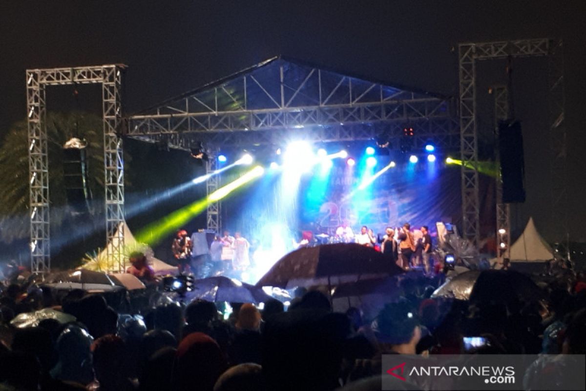 Dangdut meriahkan malam tahun baru di Monas