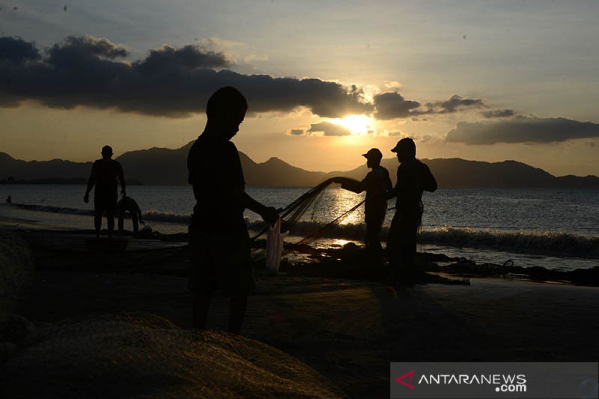 Wisata pantai akhir tahun