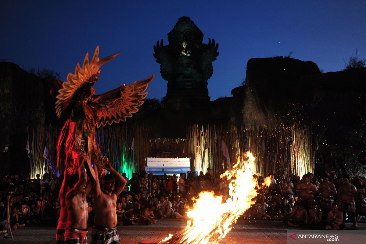 20.000 tembakan kembang api meriahkan pergantian tahun di GWK Bali