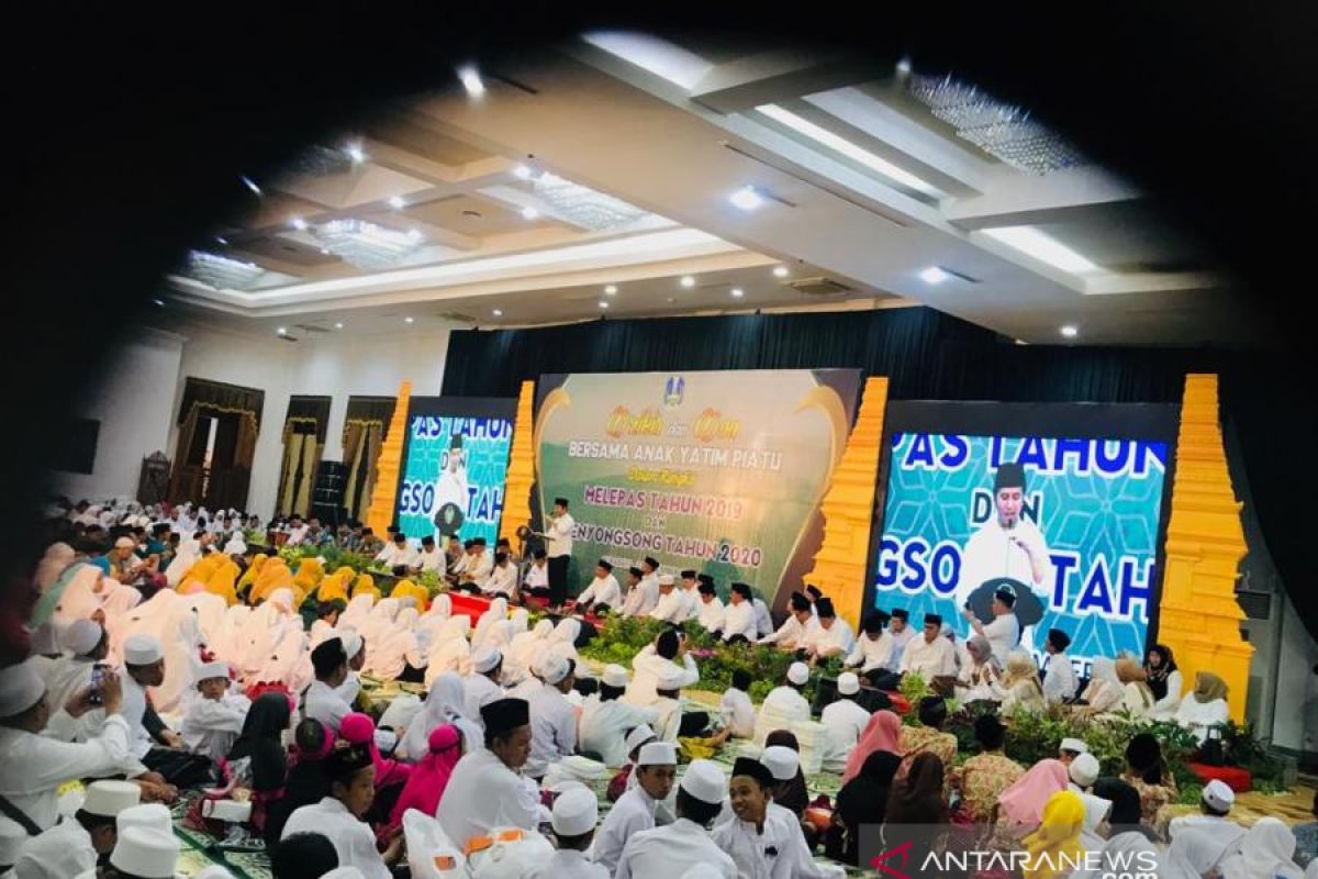 Songsong 2020, Wagub Jatim pimpin dzikir dan doa bersama anak yatim di Grahadi