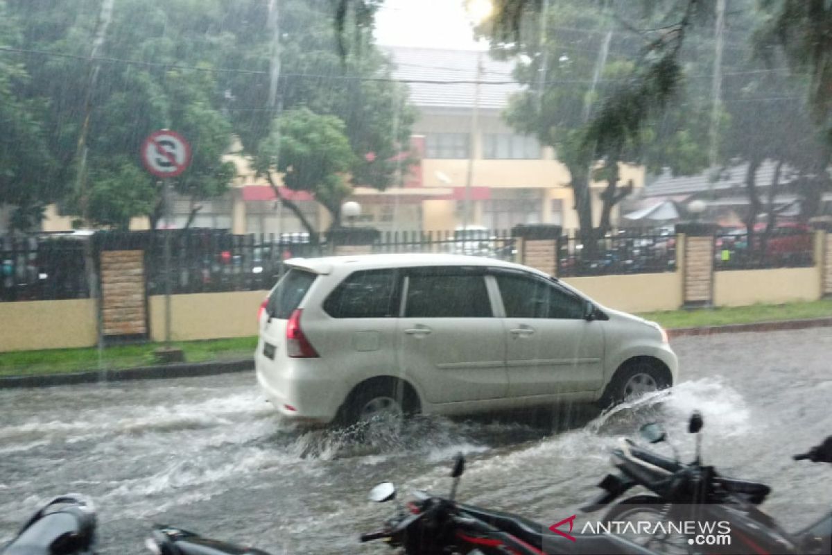 BMKG : Beberapa kota berpotensi alami hujan petir pada Senin, Jambi berawan