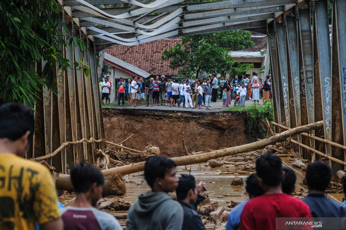 Pemkab Lebak Tetapkan Status Tanggap Darurat Bencana Banjir Antara News 