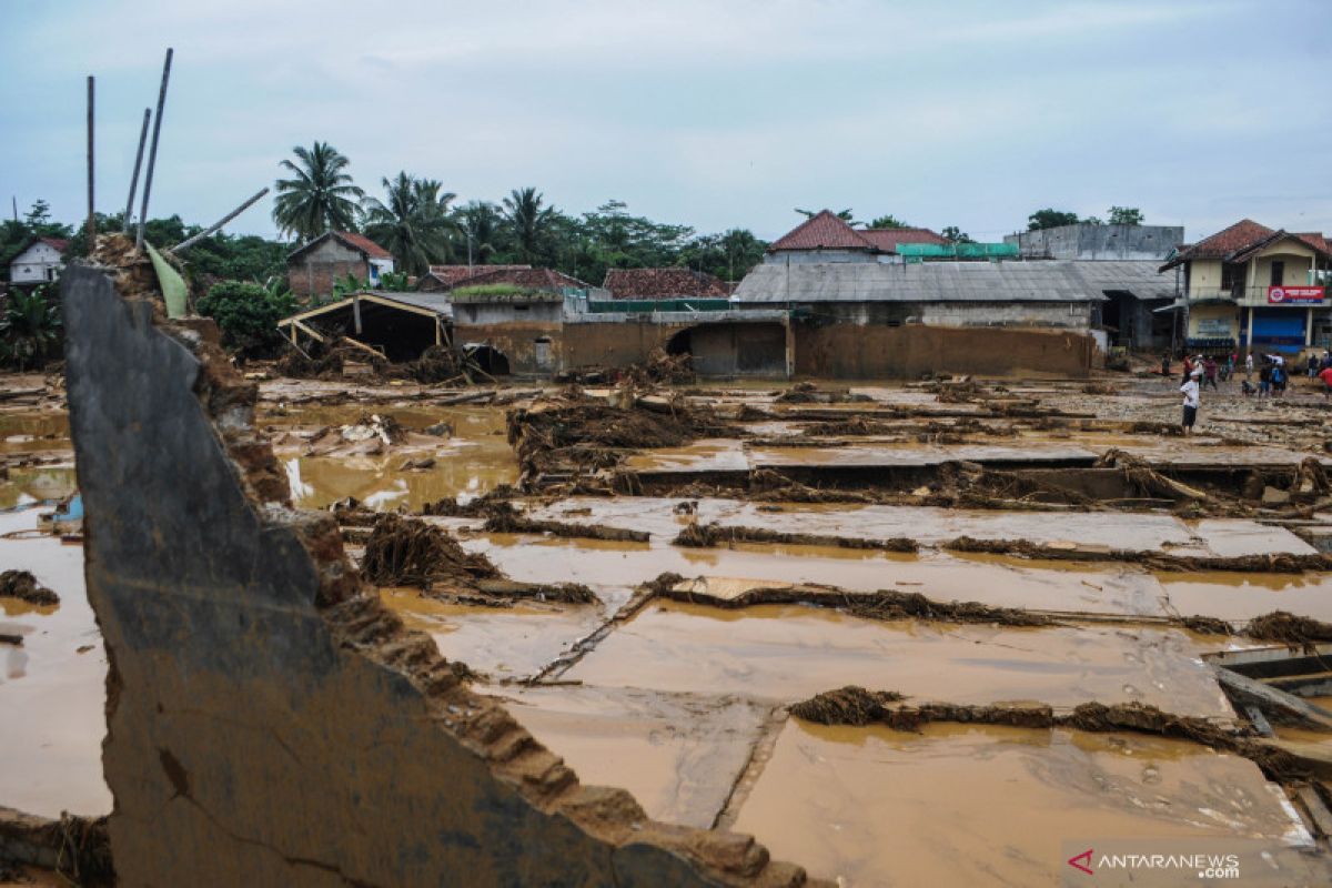 Banjir Lebak  hanyutkan 1.649 rumah warga