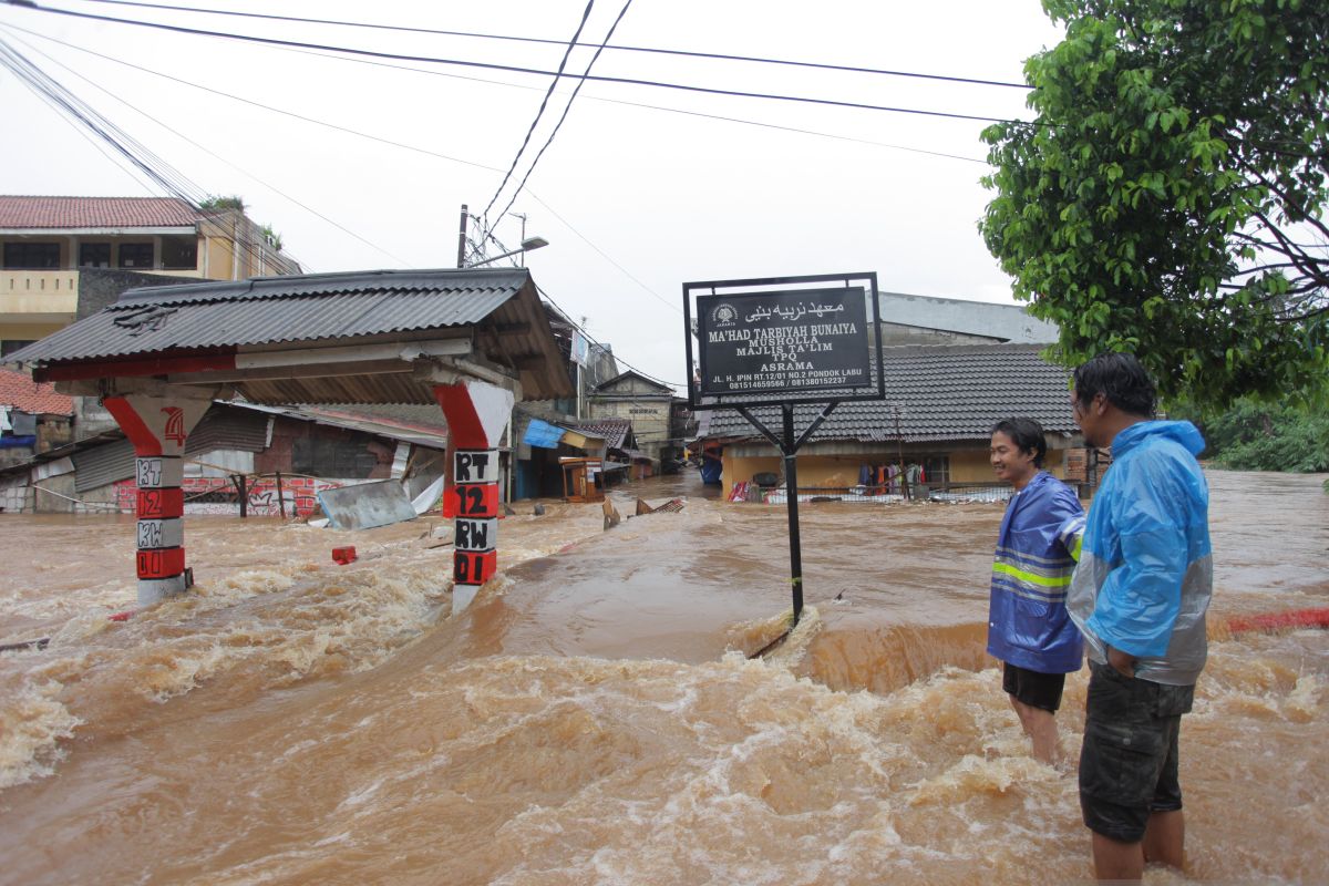 Warga Jakarta, ada tujuh SPBU yang tidak beroperasi dampak banjir