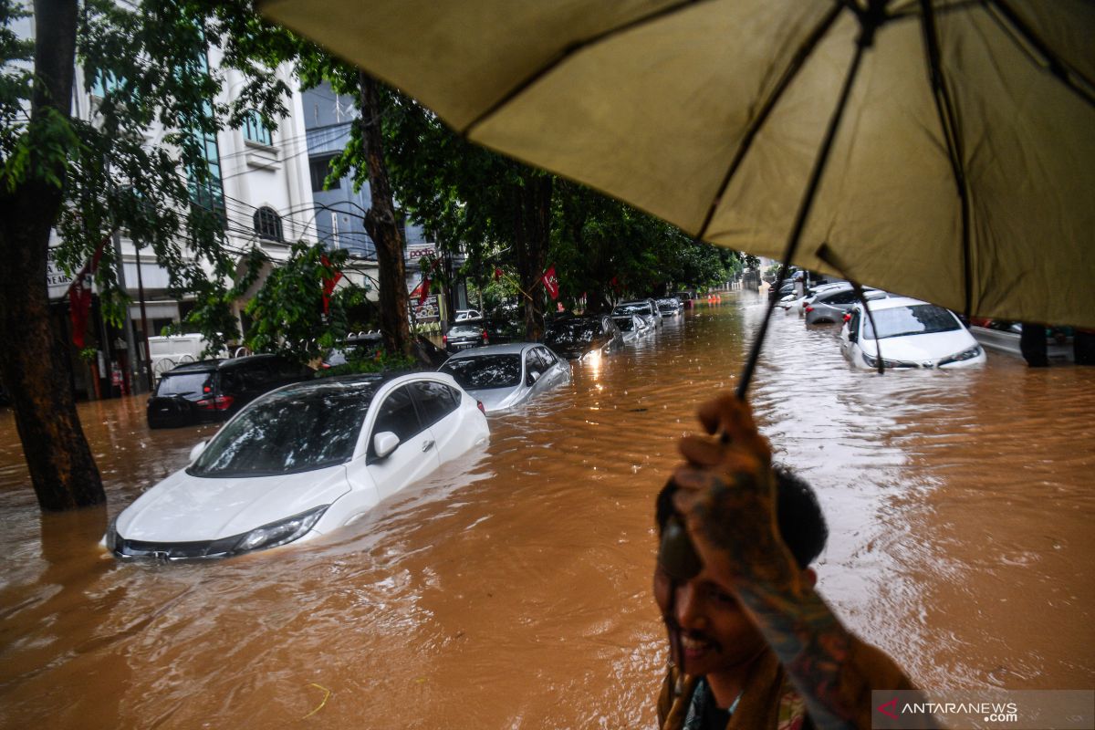 Tips atasi mobil matic yang terendam banjir