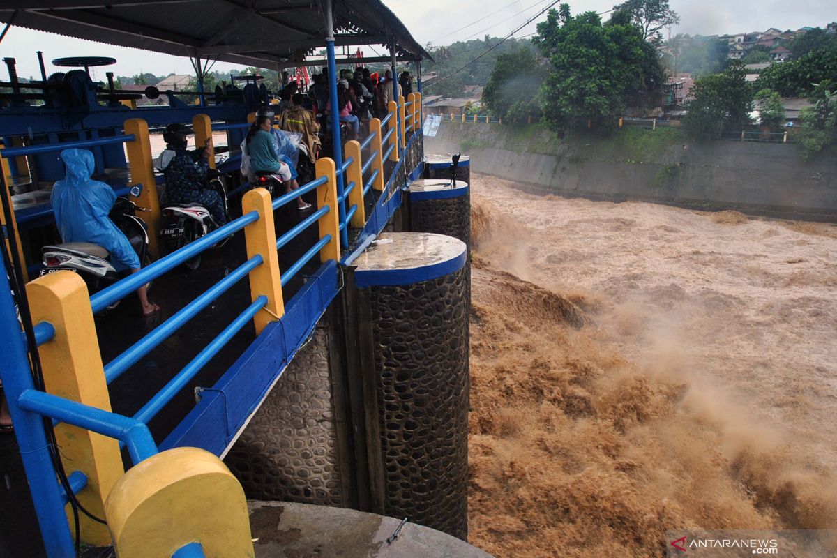 Hujan lebat potensi terjadi di Jawa Barat dan Banten