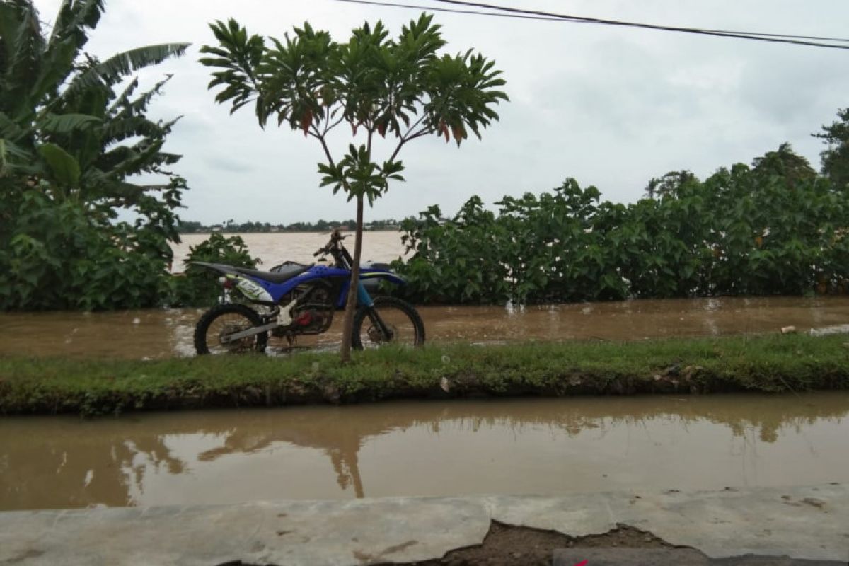 Banjir landa sejumlah daerah di Karawang