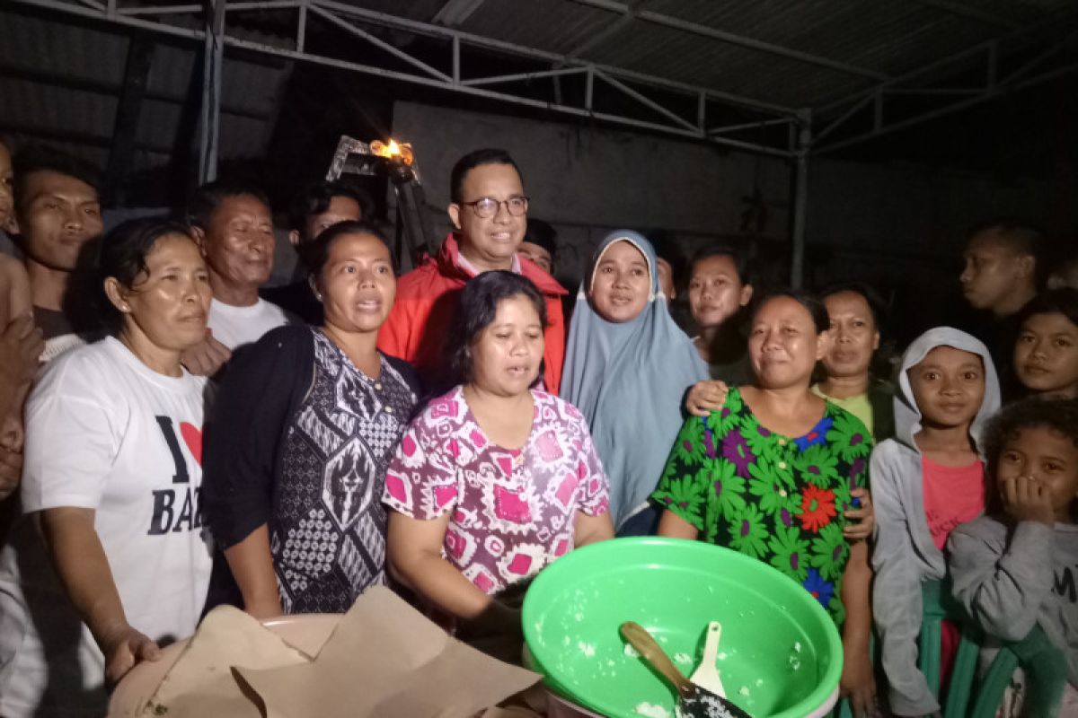 Pengungsi banjir kelurahan Bangka Jaksel senang dikunjungi Anies