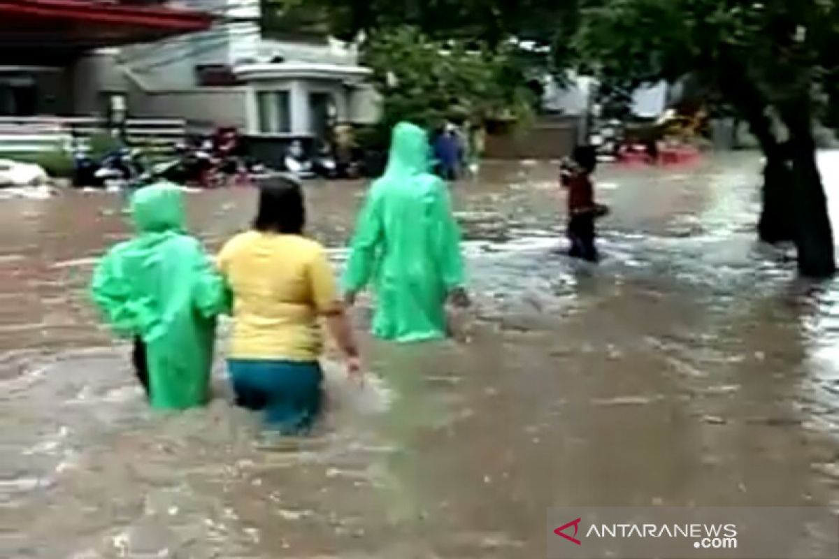 Banjir, warga Jakarta diminta waspadai potensi luapan di sejumlah pintu air