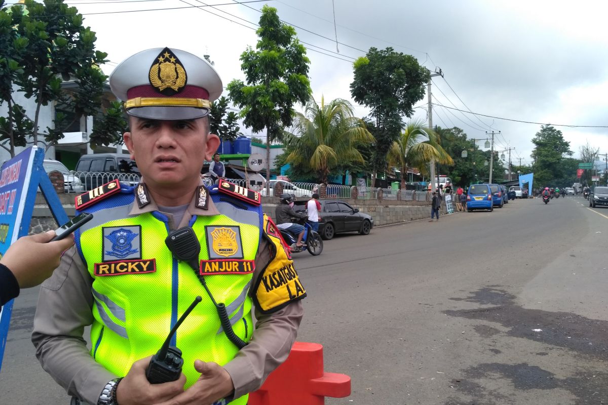 Polres tutup jalan menuju Puncak dari Cianjur